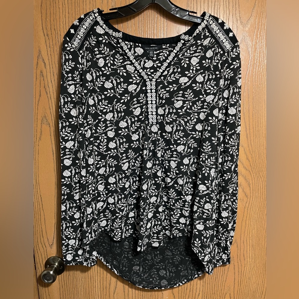 EUC Lucky Brand Blouse in Black & White Floral Print